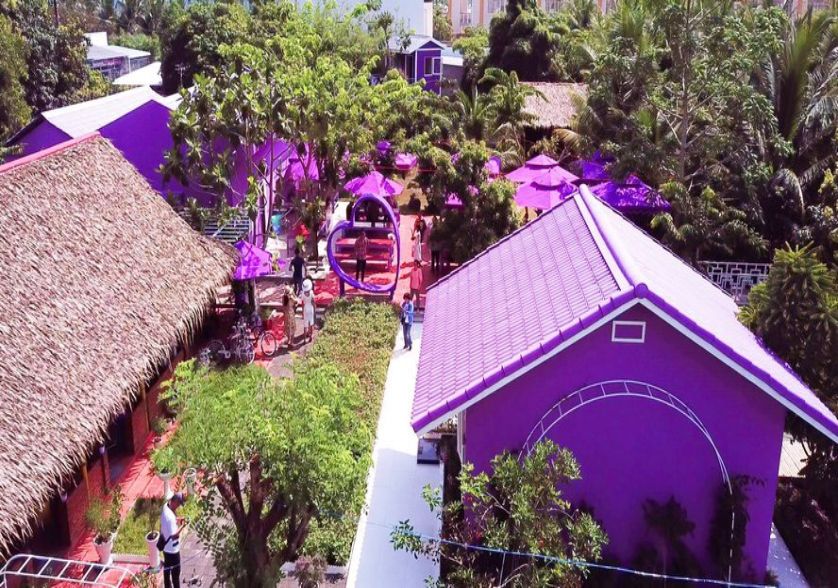 Căn nhà màu tím