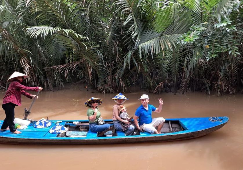 đi đò chèo tour miền tây