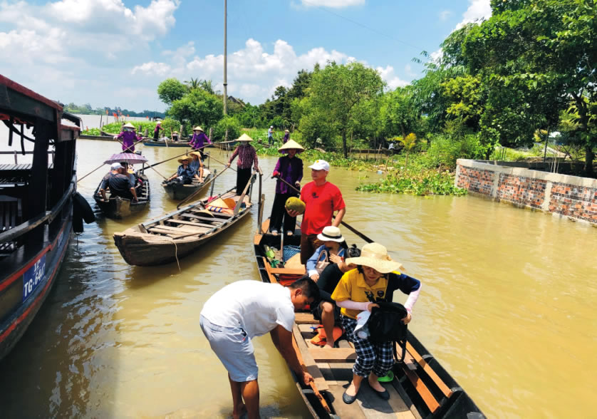 đi đò chèo hoạt động chính trong tour tour cái bè vĩnh long