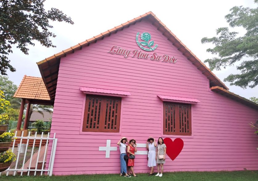 căn nhà màu hồng
