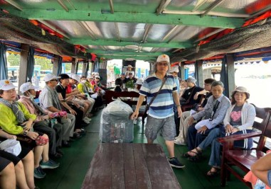 di-tau-sang-con-thoi-son