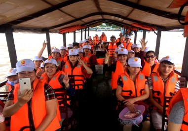 Tàu tham quan trên sông trong - tour miền tây  1 ngày